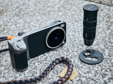 Az X300 Pro a Grip Kit és a telekonverter (kép forrása: Alex Wätzel)