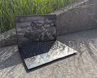 Az AMD ZenBook 14 OLED a szabadban