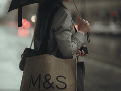 Marks & Spencer áruház az Egyesült Királyságban, ahol egy beszállítói jogsértés miatt fennakadások voltak a szolgáltatásban (Kép forrása: Unsplash/Aleksandr Rebenkov)