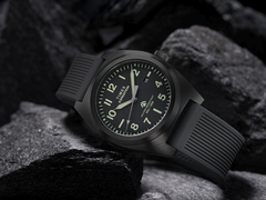 A Timex Expedition Capstone fekete szilikon szíjjal, a képen. (Kép forrása: Timex)