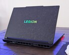 A Legion 9 18 oldalon található, előre telepített LegionSpace szoftverrel érdemes megismerkednie, hogy minden beállítása helyes legyen (Kép forrása: Notebookcheck)