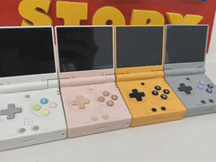 A Miyoo Mini Flip a négy javasolt színben. (Kép forrása: u/TenLevels)