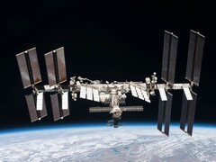 Az ISS Föld körüli pályán (Kép forrása: NASA; vágott kép)