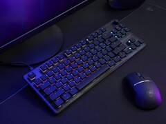 Turtle Beach Vulcan II TKL billentyűzet és Burst II Pro vezeték nélküli játékegér az asztalon (Kép forrása: Turtle Beach PR)