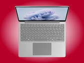 A 13 hüvelykes Surface Laptop súlya körülbelül 1,2 kg.