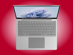 A 13 hüvelykes Surface Laptop súlya körülbelül 1,2 kg.