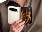 A Xiaomi 18 Fold piros szín mellett fekete és meleg fehér színben is kapható lesz.