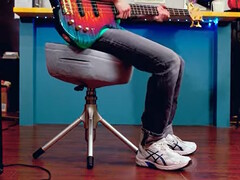 A Cooler Master Throne X zsámolya az előadott zene ütemére vagy belső metronómjára rezeg, hogy fokozza a zenei elmélyülést. (Kép forrása: Cooler Master)