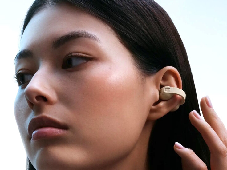 A Sennheiser Accentum Clip fülhallgatókat úgy tervezték, hogy edzés közben is a helyükön maradjanak, ugyanakkor a biztonság érdekében lehetővé tegyék a viselőjük számára, hogy hallja a környezeti hangokat.