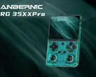 Az RG35XX Pro lényegében egy RG35XX Plus joystickokkal. (Kép forrása: Anbernic)
