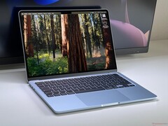 Appleaz M4 MacBook Air (a képen) az Amazonon az eddigi legalacsonyabb árra csökkent. (Kép forrása: saját)