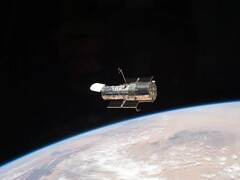 A Hubble űrteleszkóp képe a Föld körüli pályán (Kép forrása: NASA; kivágva)