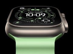 A Apple Watch Ultra 3 nagyobb, fényesebb OLED kijelzőt használ a magas vérnyomásról szóló értesítések, offline térképek és AI edzésjavaslatok megjelenítésére. (Kép forrása: Apple)