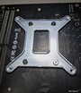 Az egyik alaplap hátulja, pontosan ott, ahol a laptop Intel SoC-je található