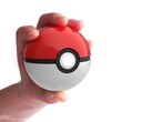 A hivatalos, klasszikus piros-fehér Poké Ball.
