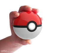 A hivatalos, klasszikus piros-fehér Poké Ball.