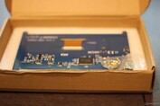 A tényleges kijelző PCB-ként érkezik