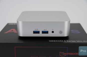 Geekom A5 Pro 2026 - Csatlakozások az előlapon