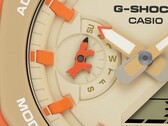 A Casio G-Shock Maison Kitsuné órája (a képen) több európai országban is megjelent. (Kép forrása: Casio)