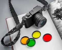 Fekete-fehér érzékelőjének köszönhetően a Leica Q3 Monochrom színes szűrőkkel is használható.