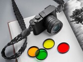 Fekete-fehér érzékelőjének köszönhetően a Leica Q3 Monochrom színes szűrőkkel is használható.