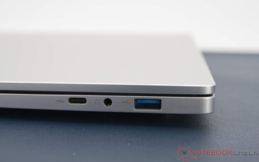 Ninkear S14 - Csatlakozások a jobb oldalon