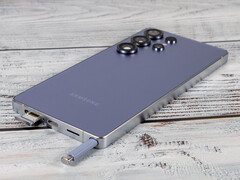 A Galaxy S26 Ultra talán gyorsabban tudja tölteni az akkumulátorát, mint az itt látható Galaxy S25 Ultra (kép forrása: Notebookcheck)