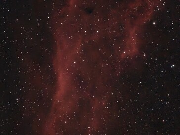 NGC 1499 (800 egymásra helyezett fotó) a Dwarflab alkalmazás zajcsökkentése után.