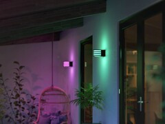 Az eredeti Philips Hue Lucca fali lámpa