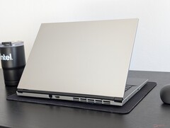 A Blitz Ultra 2 14 több frissíthető és javítható, mint a népszerű modellek a Dell vagy a HP, bár az ára a méret és a súly (Kép forrása: Notebookcheck)