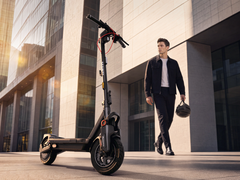 Ninebot Max G3 Pro egy mesterséges intelligencia által generált városi tájban