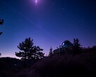 Az Optikai Kommunikációs Teleszkóp Laboratórium nyolc lézeres jeladóját sugározza a Deep Space Optical Communications repülési lézer adó-vevőjére (Kép forrása: NASA és JPL-Caltech)