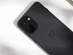 A OnePlus 15R megerősítést nyert, hogy 50 MP-es elsődleges kamerával rendelkezik a hátlapon. Kép: a telefon hátlapja. (Kép forrása: 瘦子說)