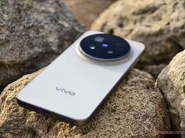 ...kamerás telefonként is remekül használható.