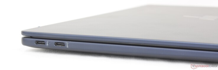 Balra: USB-C 4.0 (40 Gbps) w/ DisplayPort + Power Delivery, USB-C 3.2 (10 Gbps) w/ DisplayPort + Power Delivery