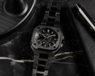 A Bell &amp; Ross BR-05 Skeleton Phantom Ceramic (a képen) a BR-CAL.322-1 kaliberrel működik, 54 órás járástartalékkal. (Kép forrása: Bell &amp; Ross)