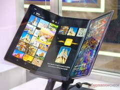 A kétrétegűen összecsukható Samsung táblagép, amely a Galaxy G Fold vagy a Galaxy Z TriFold nevet kaphatja, mostantól több országban is megjelenik. (Kép forrása: Notebookcheck)