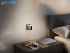 Az új Anker Prime 160 W-os fali töltő a hírek szerint három porttal rendelkezik majd. A képen - a 140 W-os laptop töltő egy Apple órát, egy iPhone-t és egy MacBookot tölt. (Kép forrása: Anker - szerk.)
