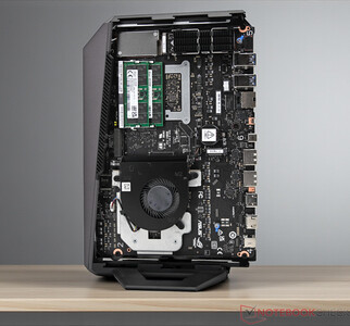 Asus ROG NUC 15 oldalsó borítás nélkül