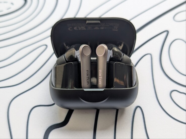 Air Pro 4+ a kompakt töltőtokban