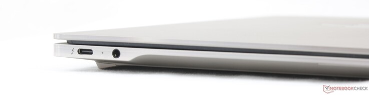 Bal oldalon: USB-C Thunderbolt 4 DisplayPort 2.1-es csatlakozóval + Power Delivery 3.1, 3,5 mm-es fejhallgató-csatlakozó