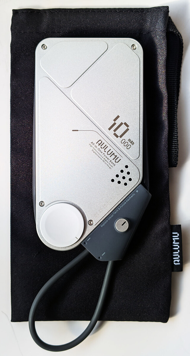 M10-es powerbank és tok.