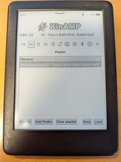 KinAmp egy MP3 lejátszó a Kindle, amely használható bluetooth fejhallgatóval (Kép forrása: Notebookcheck)