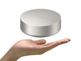 A 64 GB-os változat ára Kínában körülbelül 2 651 dollár. A képen: egy promóciós fotó, amely a mini PC kompakt méreteit mutatja be.