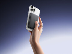 A PicoGo AM52 Qi 2.2 vezeték nélküli töltés és 45 W-os vezetékes töltés támogatással rendelkezik. A képen: promóciós kép a power bankról. (Kép forrása: Baseus)