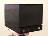 A 3D-nyomtatóval kinyomtatott Terk Box szinte megkülönböztethetetlen a Steam Machine-től.