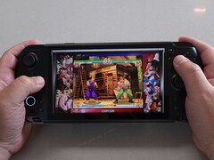 GPD Win 5 kéziszámítógépen fut a Street Fighter III: 3rd Strike a Capcom Anniversary Collectionből. (Kép forrása: The Phawx via YouTube)