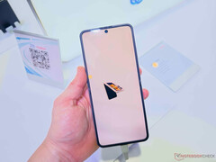 A Nubia a Flip 2-t liláslila és éjszakai fekete színben fogja értékesíteni. (Kép forrása: Notebookcheck)