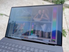 Kültéren, fényes borult időjárás mellett