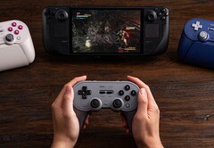 A 8BitDo Pro 3 vezérlő Bluetooth-on vagy USB-n keresztül csatlakoztatható egy Steam Deckhez. (Kép forrása: 8BitDo)